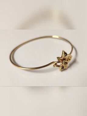 VTG AVON Gold Tone Leaf Accent Women's Bangle Bracelet